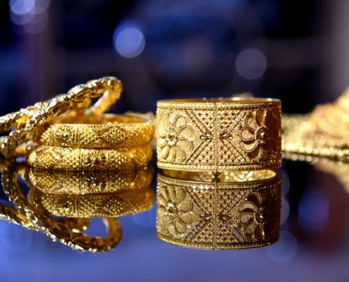 Descubra las diferencias técnicas entre el oro de 14k, 18k y 24k. Guía profesional sobre la pureza del oro, durabilidad y valor real de mercado para su próxima inversión.
