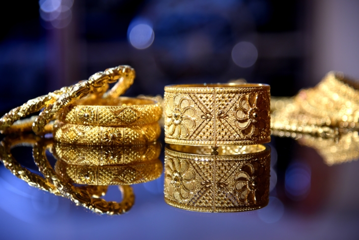 Descubra las diferencias técnicas entre el oro de 14k, 18k y 24k. Guía profesional sobre la pureza del oro, durabilidad y valor real de mercado para su próxima inversión.