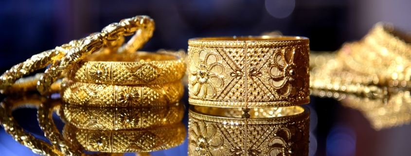 Descubra las diferencias técnicas entre el oro de 14k, 18k y 24k. Guía profesional sobre la pureza del oro, durabilidad y valor real de mercado para su próxima inversión.