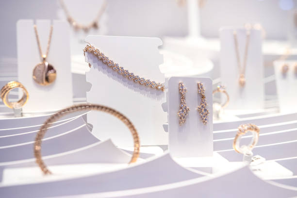 Dejá tus joyas de oro, plata o relojes de alta gama en manos de profesionales: nosotros nos encargamos de toda la gestión de venta mientras vos asegurás el precio más justo del mercado.