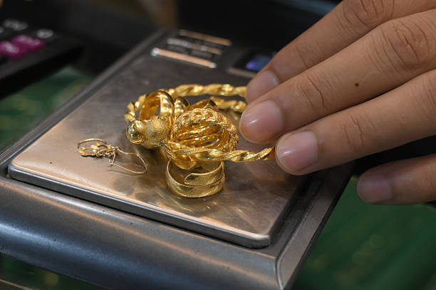 Obtené dinero al instante empeñando joyas de oro y plata en Paraguay. Tasación profesional, máxima seguridad y préstamos prendarios rápidos en AhorroJoyas.