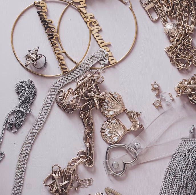 ¿Querés vender tus joyas de forma segura? En Ahorrojoyas tasamos tu oro y plata en el acto y frente a vos. Más de 40 años de confianza en Paraguay.